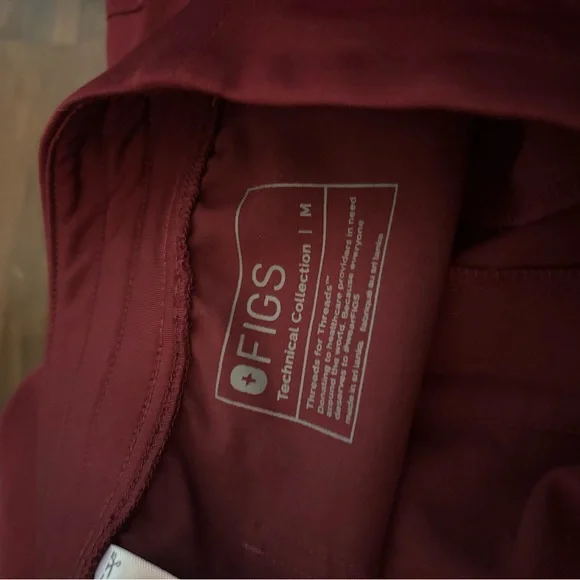 Figs women’s Deep Red Cargo Pants - Picture 4 of 4